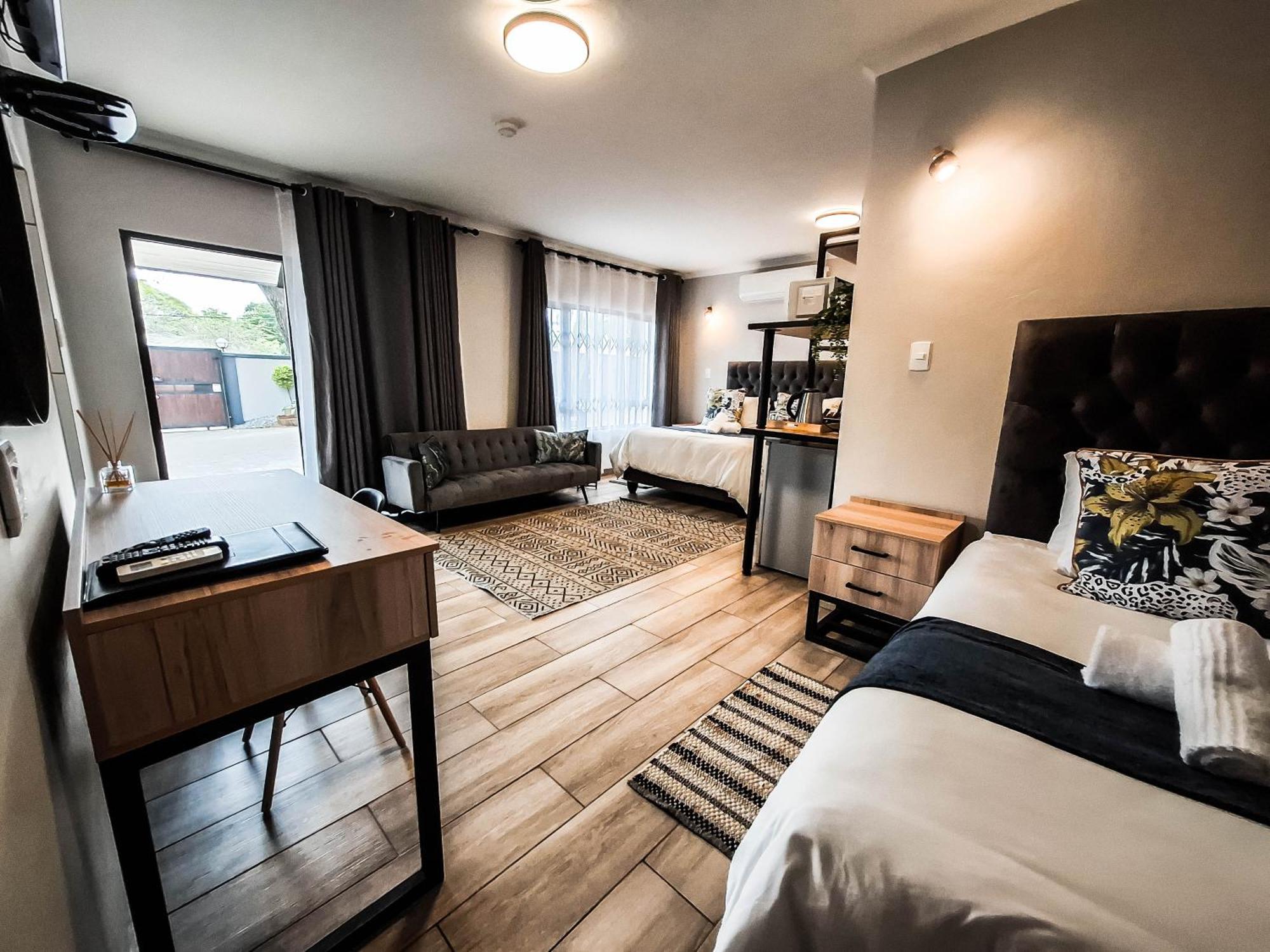 B At Home Guest House Пит-Ретиф Экстерьер фото